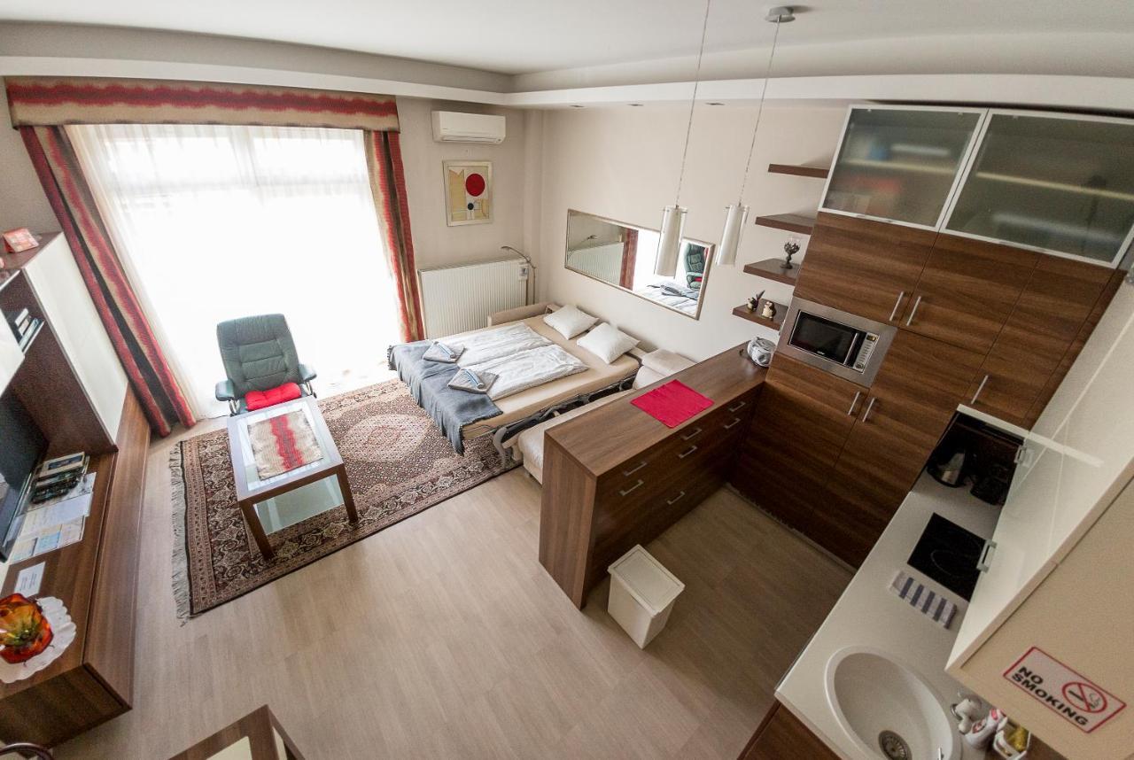 Jackquaters Apartment